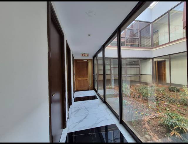 100M² OFFICE TO LET IN HYDE PARK